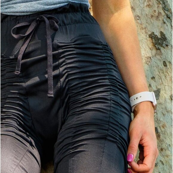 Agogie 20+ Resistance Pants With Built-in Resistance Bands in Black, Size Medium - Picture 4 of 10